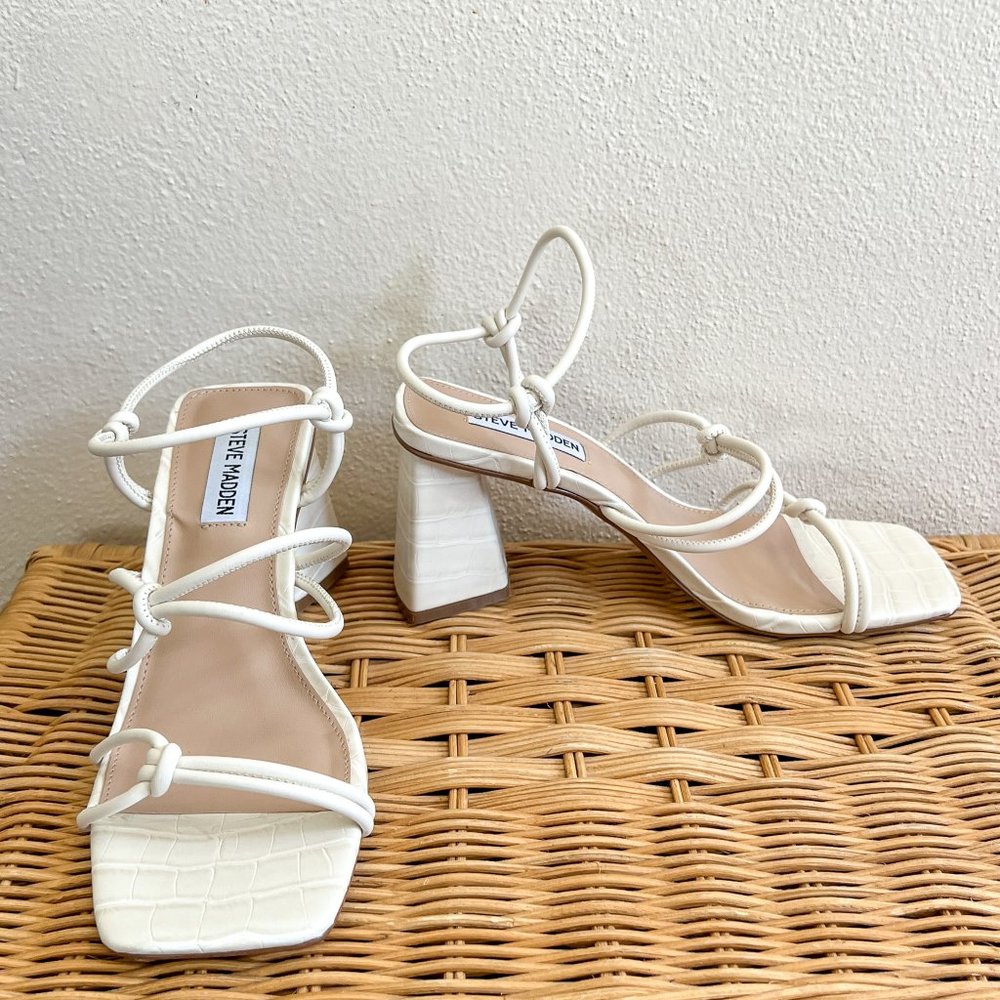 Steve Madden: Brigette Sandals / White / 7.5